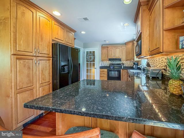 925 BIG OAK RD, Yardley, PA 19067