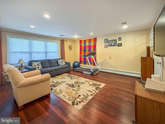 925 BIG OAK RD, Yardley, PA 19067