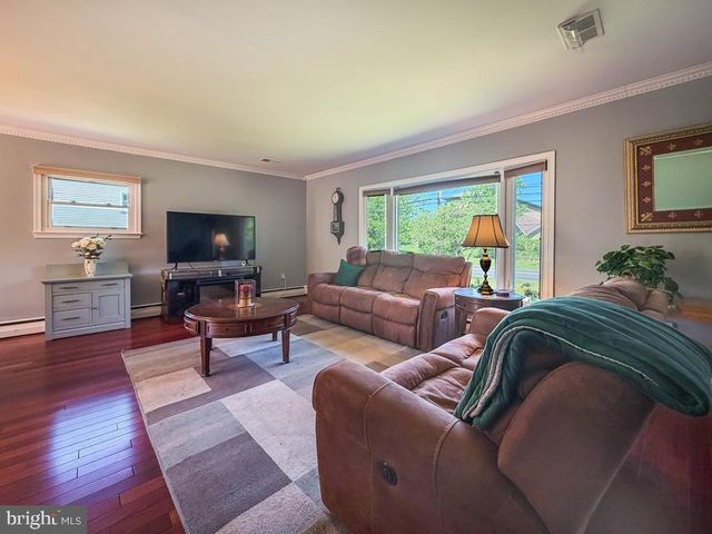 925 BIG OAK RD, Yardley, PA 19067