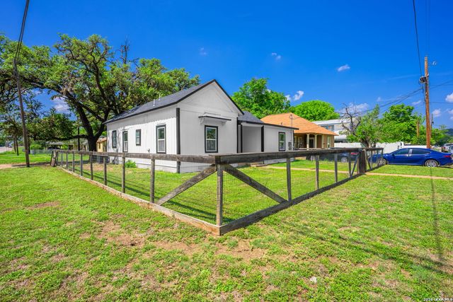 502 Ross St, Kerrville, TX 78028