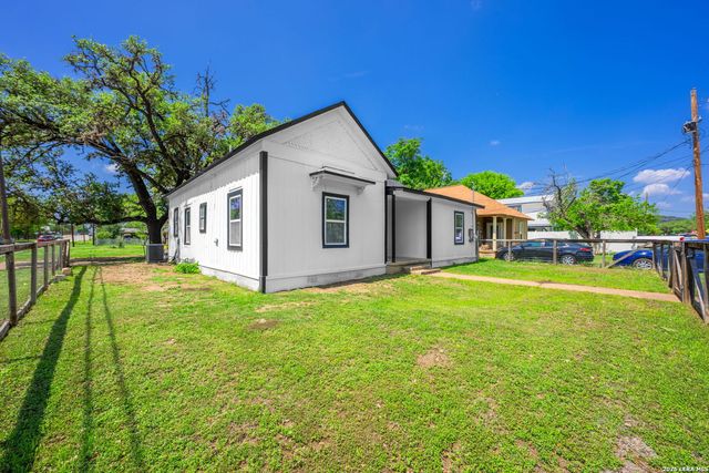 502 Ross St, Kerrville, TX 78028