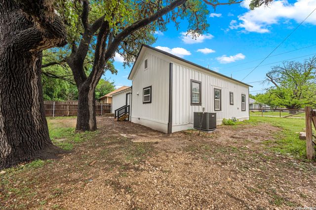 502 Ross St, Kerrville, TX 78028