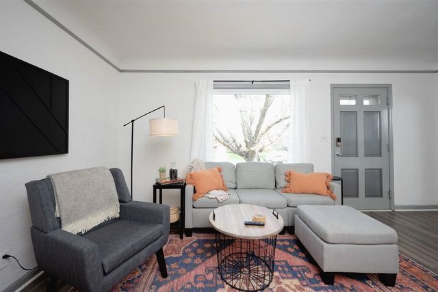 6306 Urbandale Avenue, Des Moines, IA 50322