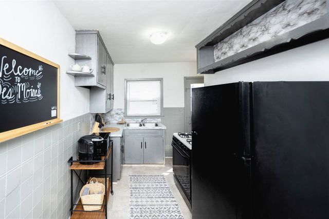 6306 Urbandale Avenue, Des Moines, IA 50322