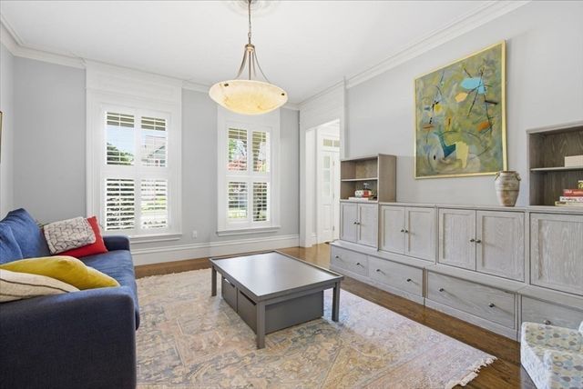 7 Locust Ave, Lexington, MA 02421