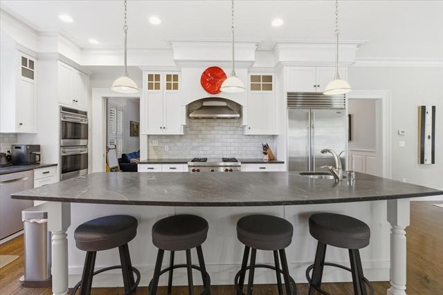 7 Locust Ave, Lexington, MA 02421