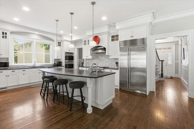 7 Locust Ave, Lexington, MA 02421
