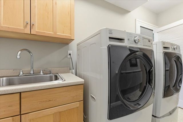 7 Locust Ave, Lexington, MA 02421
