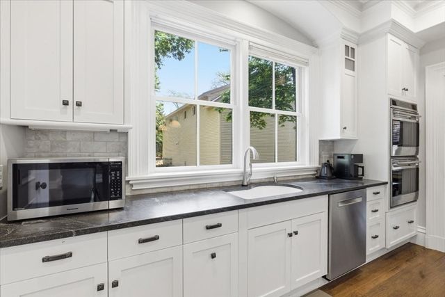 7 Locust Ave, Lexington, MA 02421