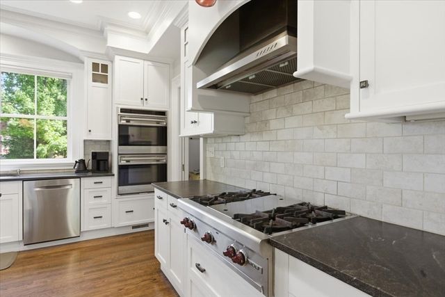7 Locust Ave, Lexington, MA 02421