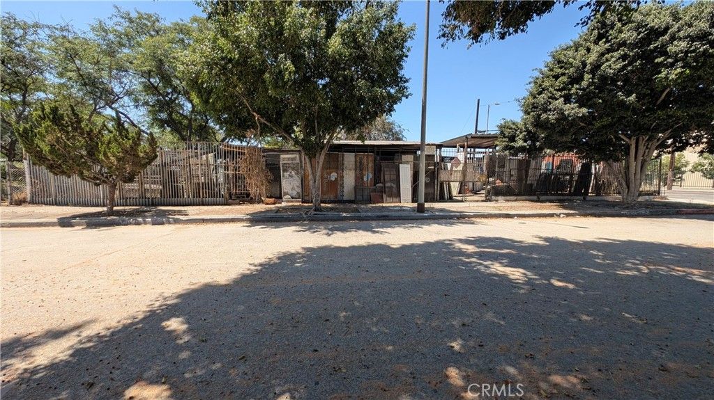 1120 S Boyle, Los Angeles, CA 90023 — photo 2