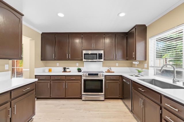 1555 Monterey Ct, Tracy, CA 95376