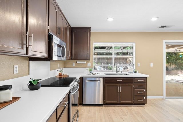 1555 Monterey Ct, Tracy, CA 95376