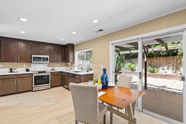 1555 Monterey Ct, Tracy, CA 95376