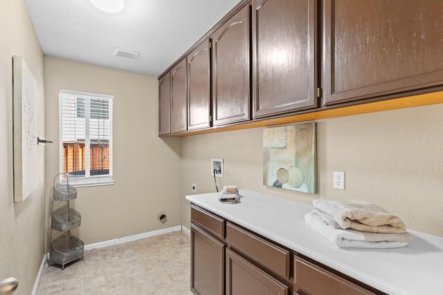 1555 Monterey Ct, Tracy, CA 95376