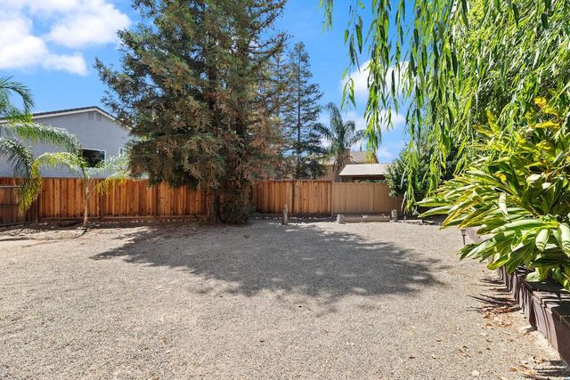 1555 Monterey Ct, Tracy, CA 95376