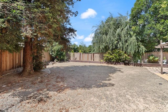 1555 Monterey Ct, Tracy, CA 95376