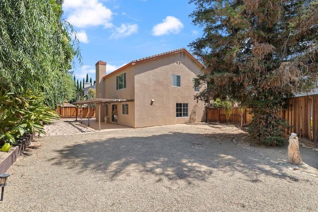 1555 Monterey Ct, Tracy, CA 95376