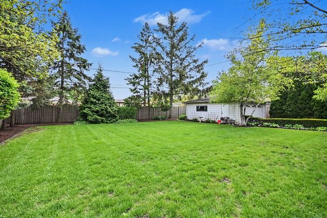 6433 W 82nd Street, Burbank, IL 60459