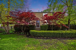 6433 W 82nd Street, Burbank, IL 60459