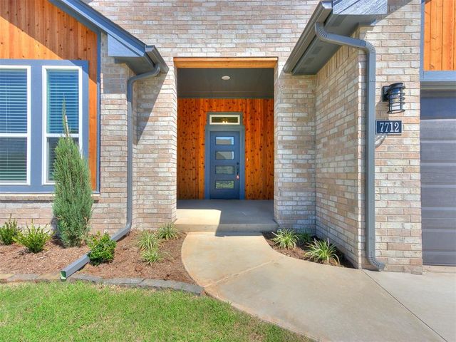 7712 Woods Edge Way, Yukon, OK 73099