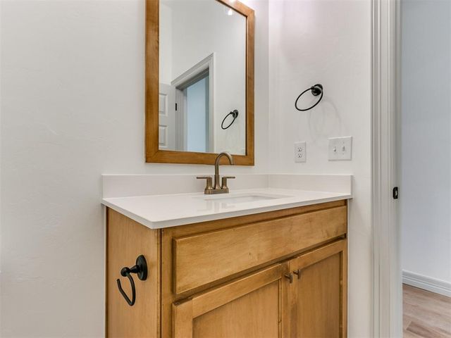 7712 Woods Edge Way, Yukon, OK 73099