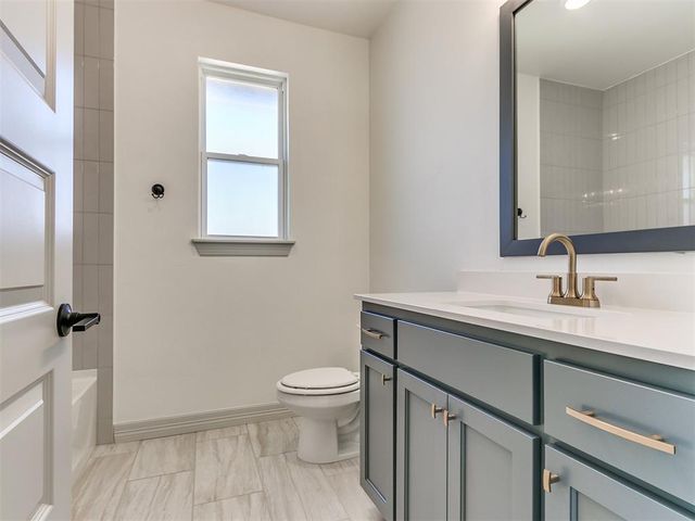 7712 Woods Edge Way, Yukon, OK 73099