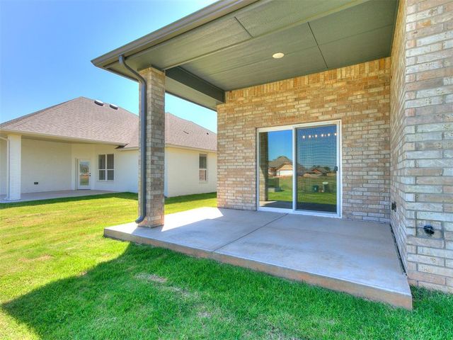 7712 Woods Edge Way, Yukon, OK 73099