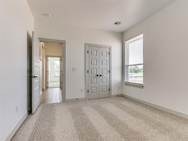 7712 Woods Edge Way, Yukon, OK 73099