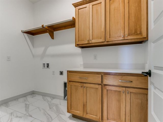 7712 Woods Edge Way, Yukon, OK 73099