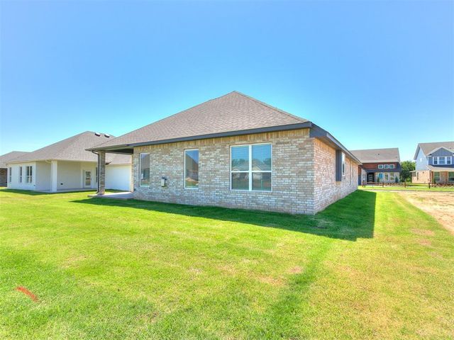 7712 Woods Edge Way, Yukon, OK 73099