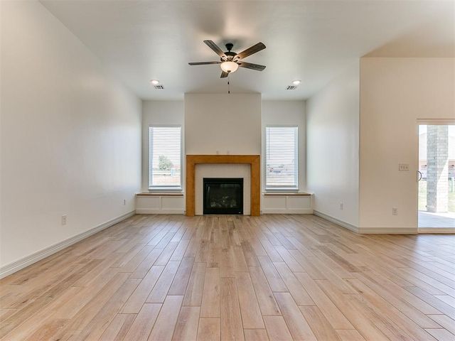 7712 Woods Edge Way, Yukon, OK 73099