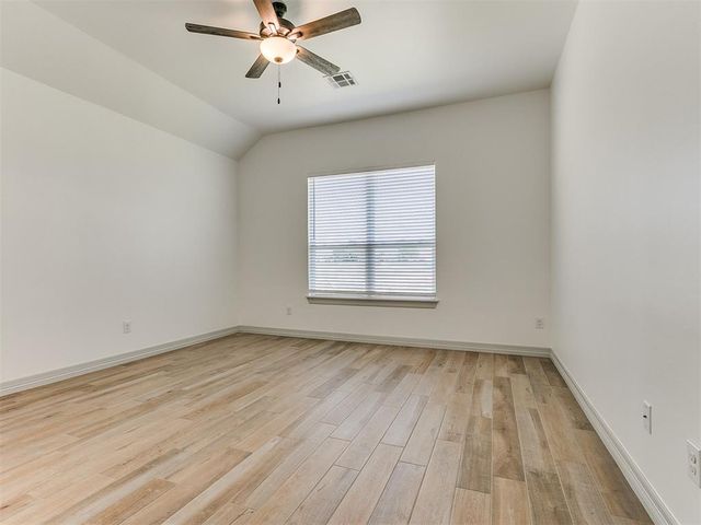 7712 Woods Edge Way, Yukon, OK 73099