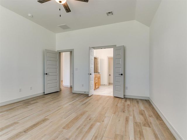 7712 Woods Edge Way, Yukon, OK 73099