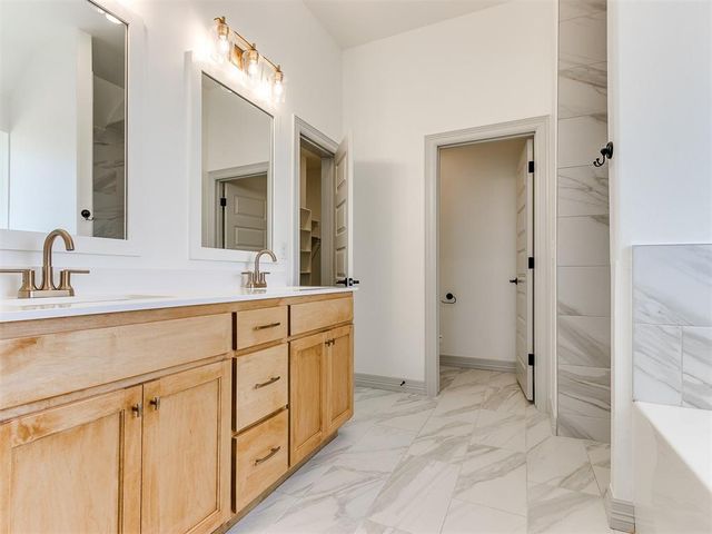 7712 Woods Edge Way, Yukon, OK 73099