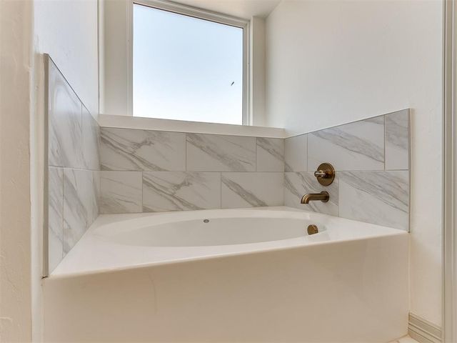 7712 Woods Edge Way, Yukon, OK 73099