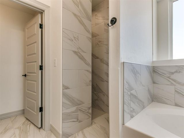 7712 Woods Edge Way, Yukon, OK 73099