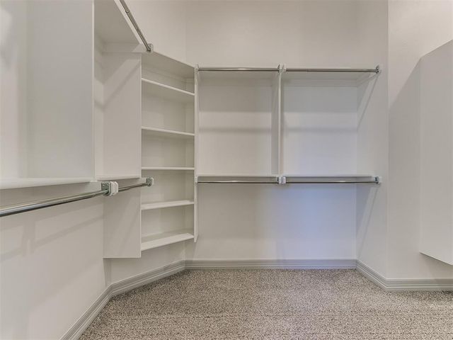 7712 Woods Edge Way, Yukon, OK 73099