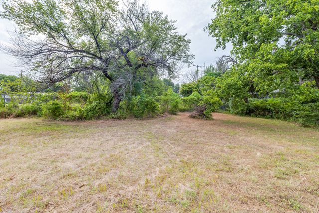 1628 E Broadway Avenue, Fort Worth, TX 76104