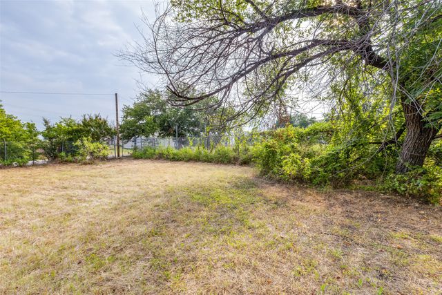 1628 E Broadway Avenue, Fort Worth, TX 76104