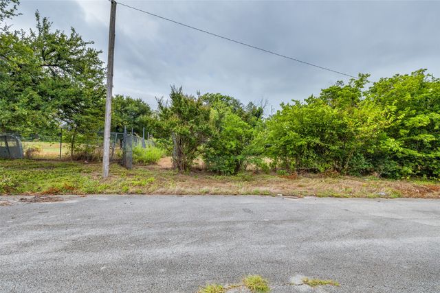 1628 E Broadway Avenue, Fort Worth, TX 76104