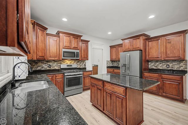 19424 Norway Pine Drive, Macomb Twp, MI 48044