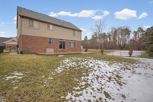 19424 Norway Pine Drive, Macomb Twp, MI 48044