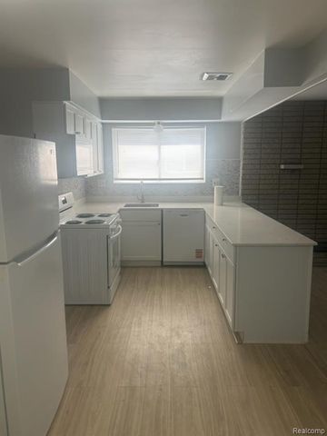 28439 Wexford Drive, Warren, MI 48092