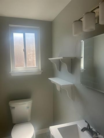 28439 Wexford Drive, Warren, MI 48092