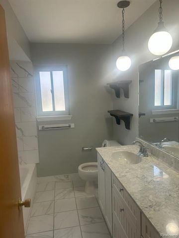 28439 Wexford Drive, Warren, MI 48092