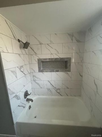 28439 Wexford Drive, Warren, MI 48092