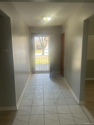 28439 Wexford Drive, Warren, MI 48092