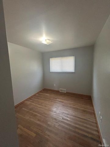 28439 Wexford Drive, Warren, MI 48092