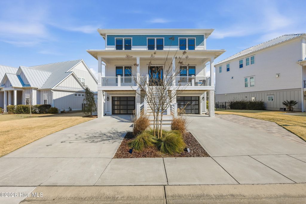 Image 2 of property listing at 729 Waterstone Drive, Wilmington, NC 28411